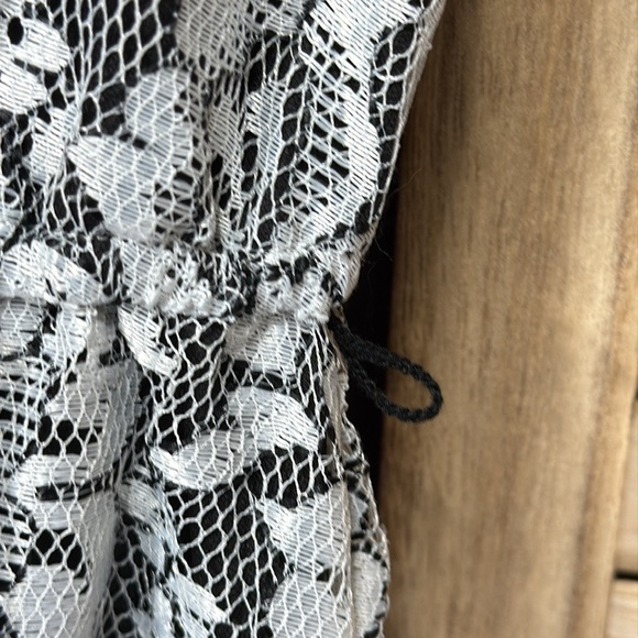 Sleeveless Black and White Dress Lined With Collar Size Small - Picture 9 of 10